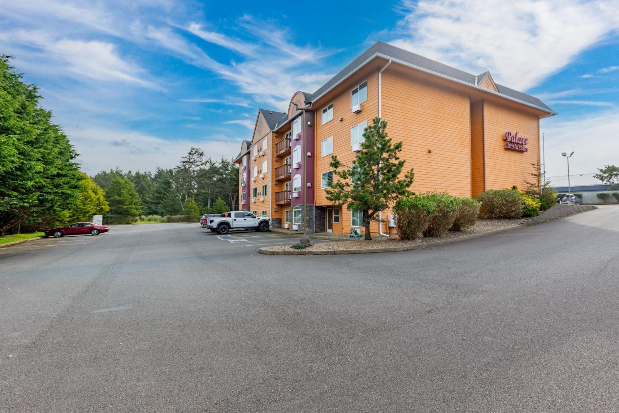 Palace Inn & Suites Lincoln City Exteriör bild