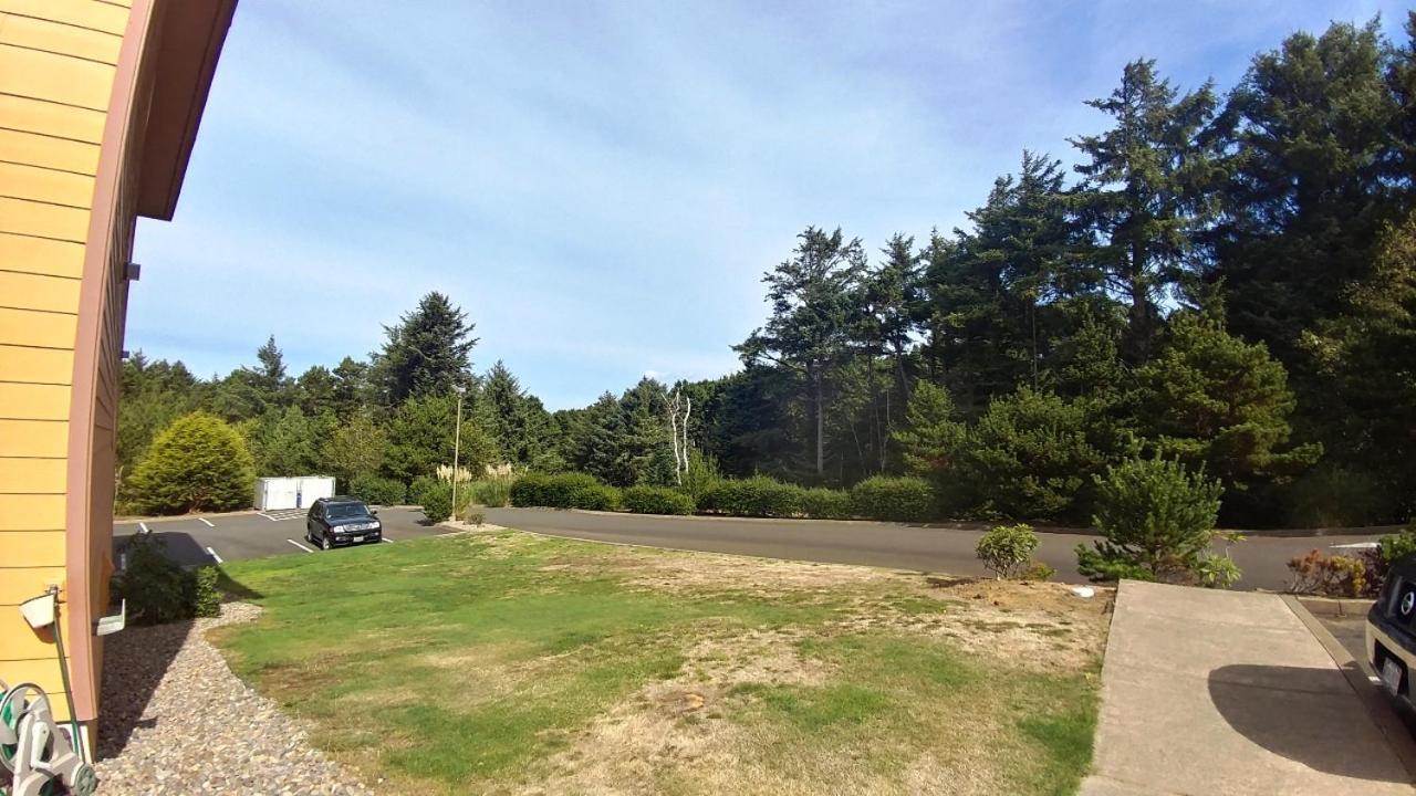 Palace Inn & Suites Lincoln City Exteriör bild