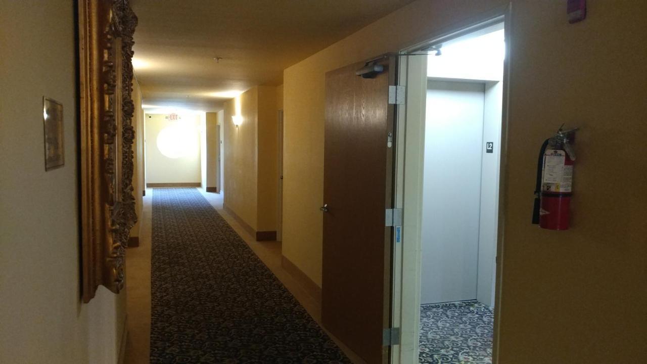 Palace Inn & Suites Lincoln City Exteriör bild