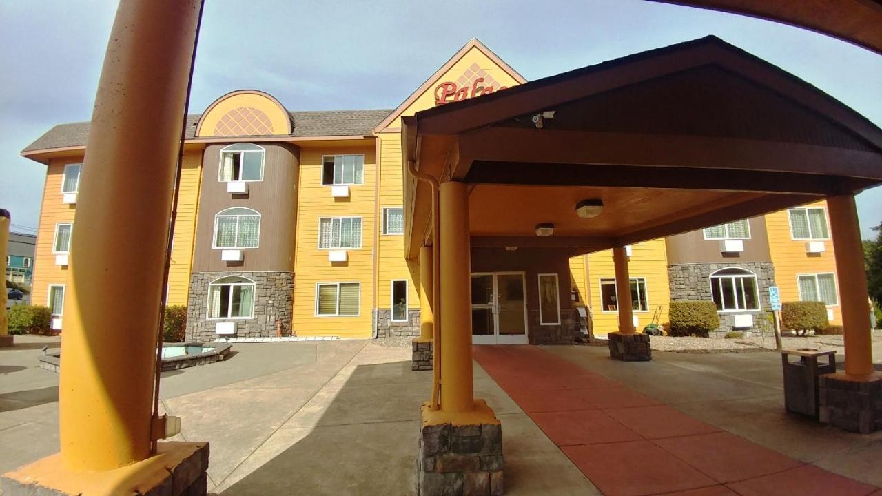 Palace Inn & Suites Lincoln City Exteriör bild
