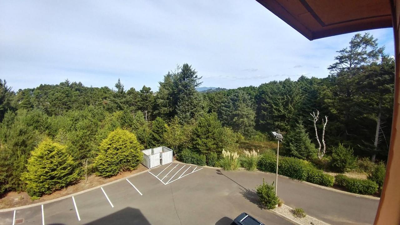 Palace Inn & Suites Lincoln City Exteriör bild