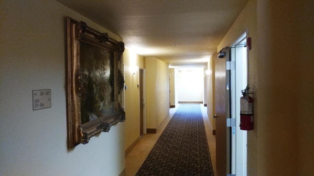 Palace Inn & Suites Lincoln City Exteriör bild