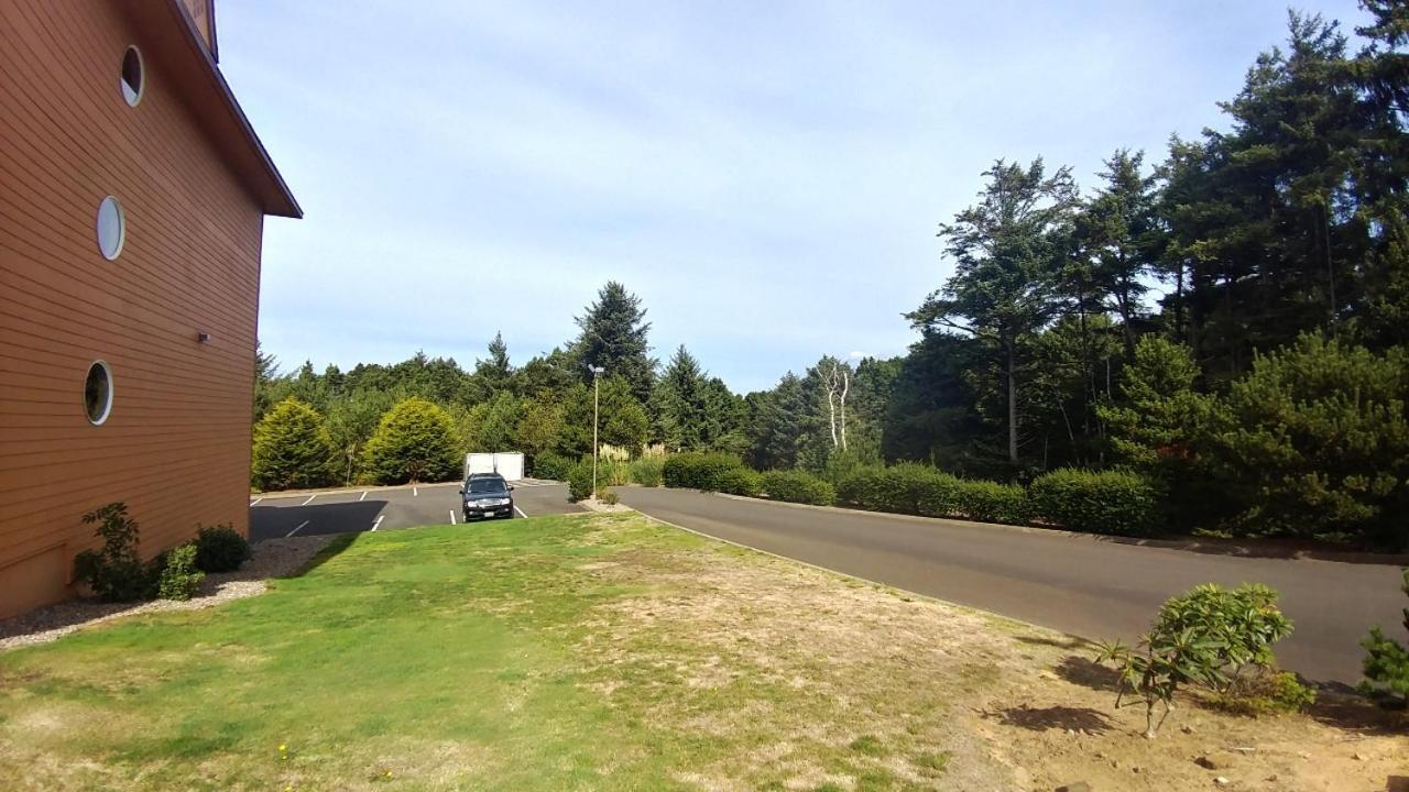 Palace Inn & Suites Lincoln City Exteriör bild