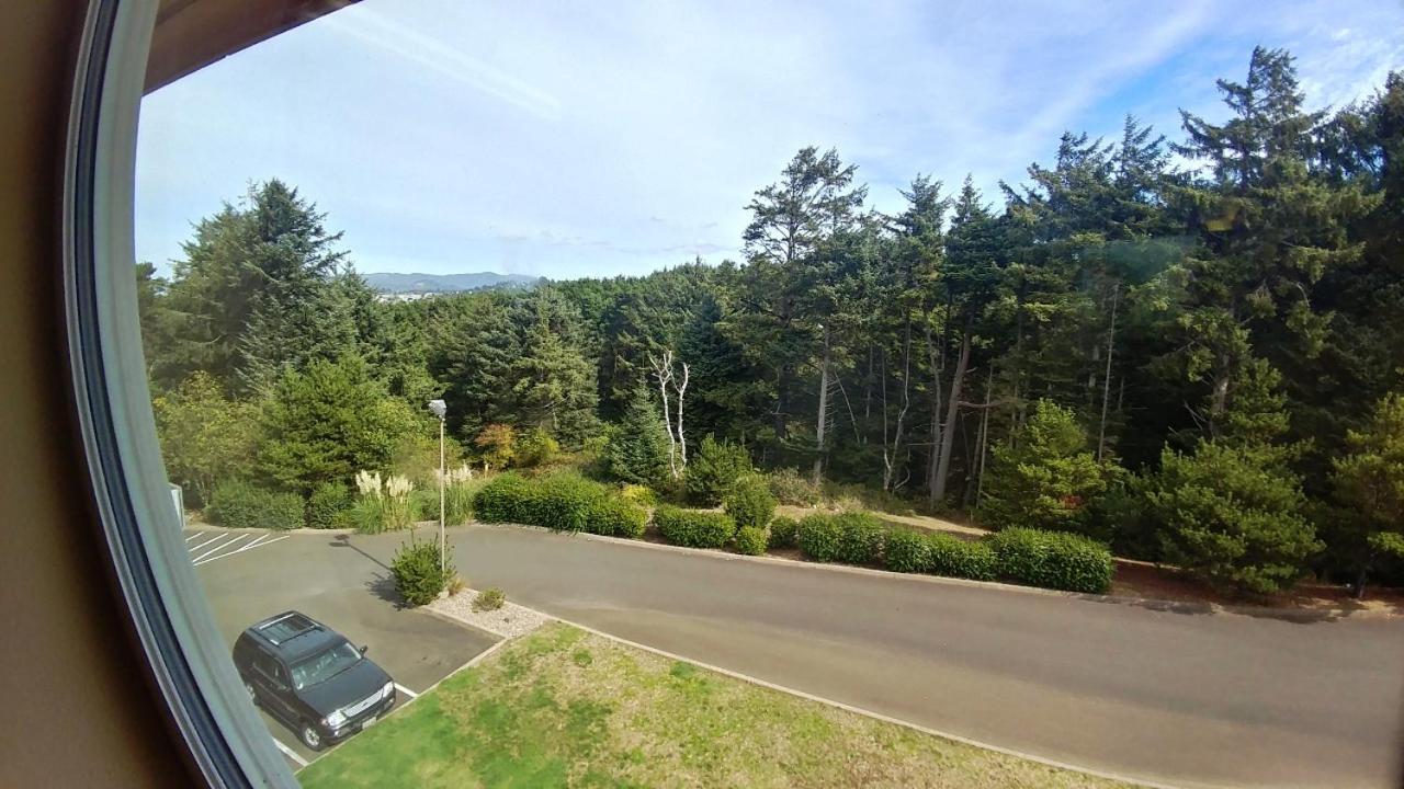 Palace Inn & Suites Lincoln City Exteriör bild