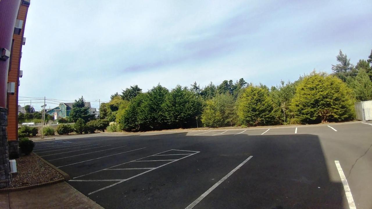 Palace Inn & Suites Lincoln City Exteriör bild